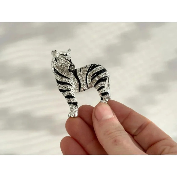 Roman Signed Silver Toned Black & White Striped Zebra Vintage XL Large Brooch - Picture 2 of 10